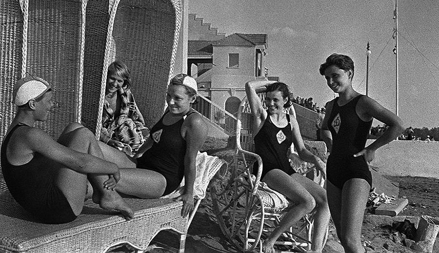 1930 год Пляж в Химках, Эммануил Евзерихин