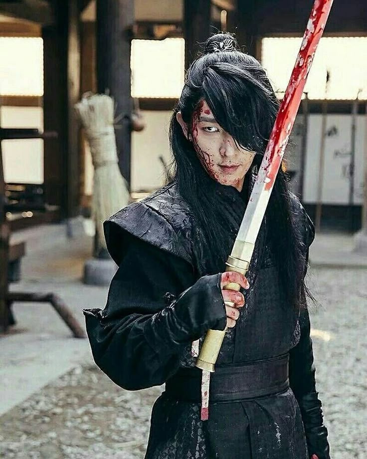 Пока ещё не тиран, но перспективы ясны.