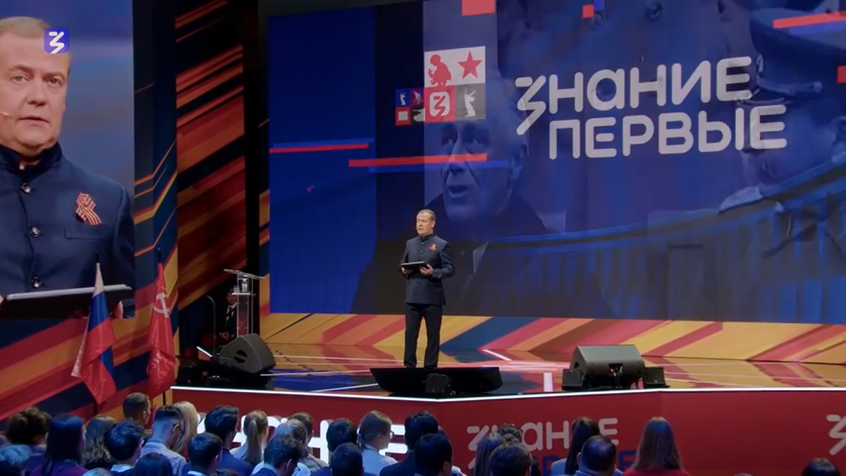 Хотя выступление и перед молодёжью. Рекомендую послушать и взрослым. Есть много любопытных моментов.