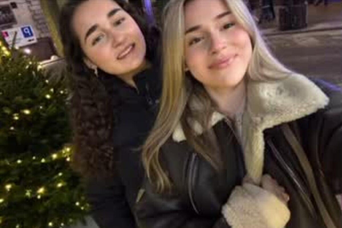    Микелла с сестрой Сафиной Социальные сети