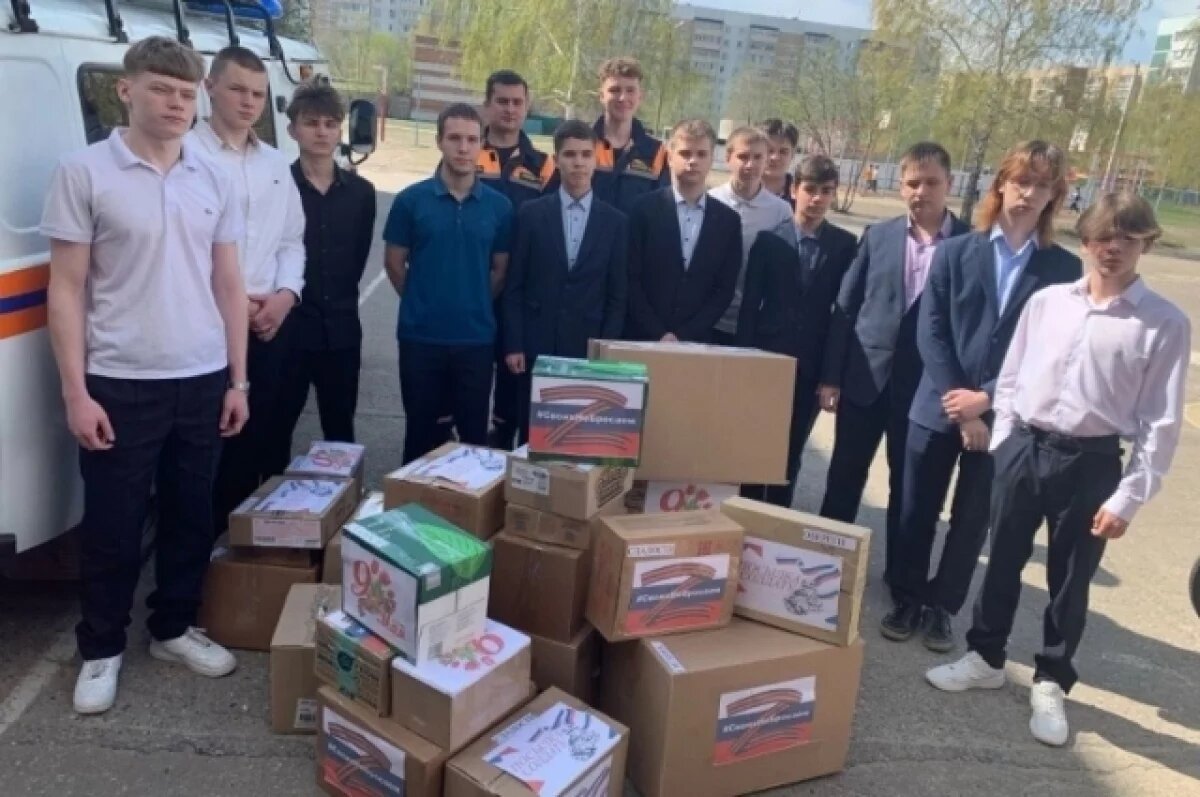    Школы и детсады Ульяновска отправили бойцам гуманитарную помощь