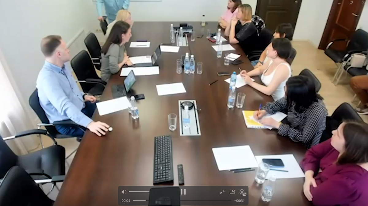 Встреча с родителями в Департаменте. Скриншот видео: "Mash".