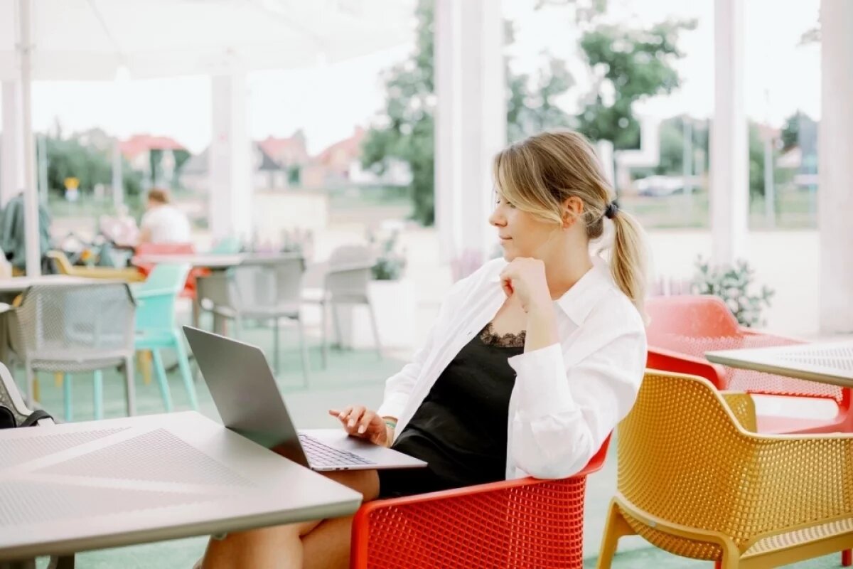    Злоумышленники могут перехватывать логины, пароли, банковскую информацию.