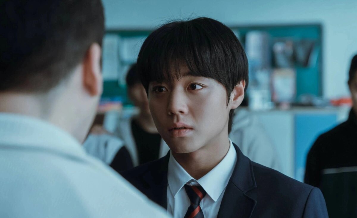 Дорама "Слабый герой"