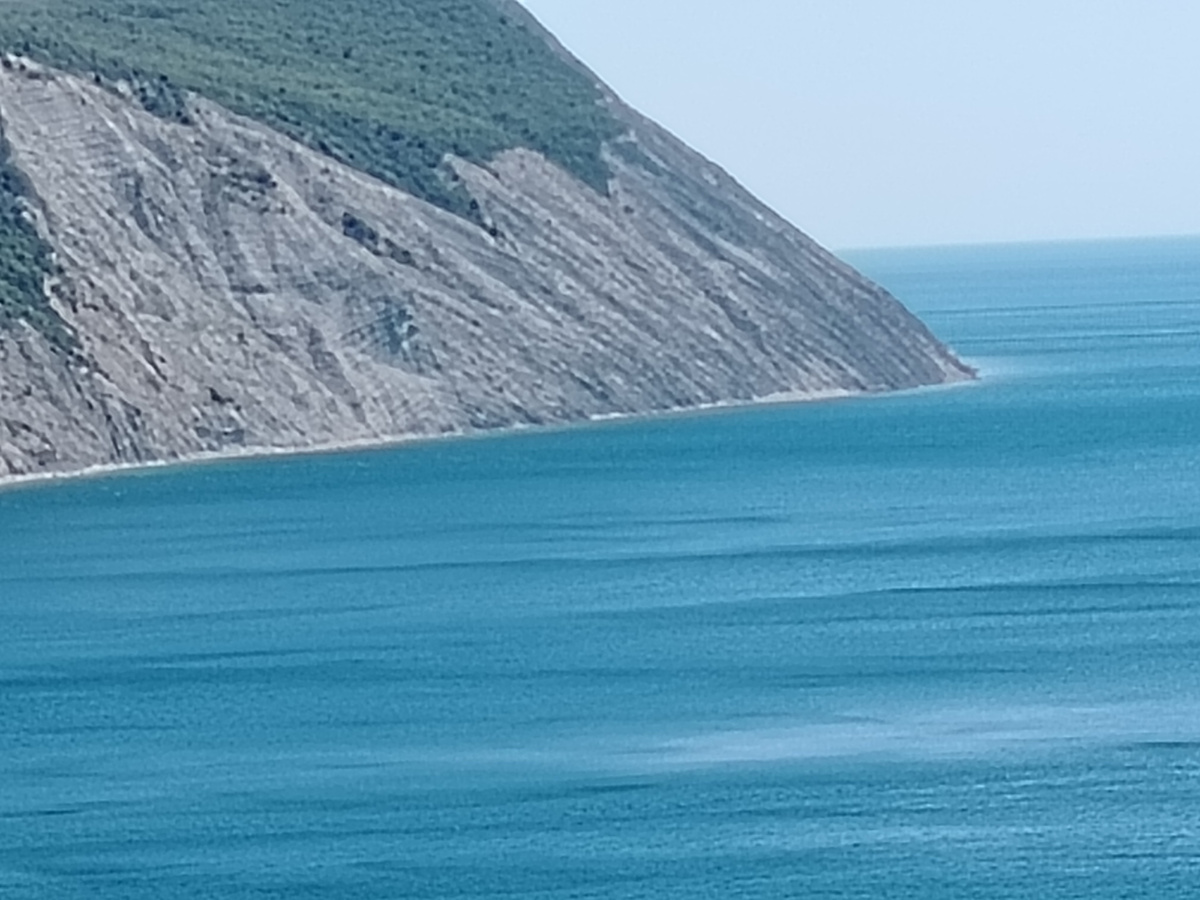 Море с высокого берега