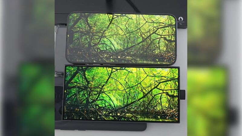    Антибликовые свойства. Galaxy S24 Ultra (снизу) и iPhone 15 (сверху)