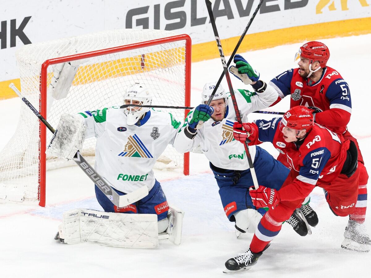    Эпизод матча "Локомотив" - "Салават Юлаев"© РИА Новости / Ярослав Неелов