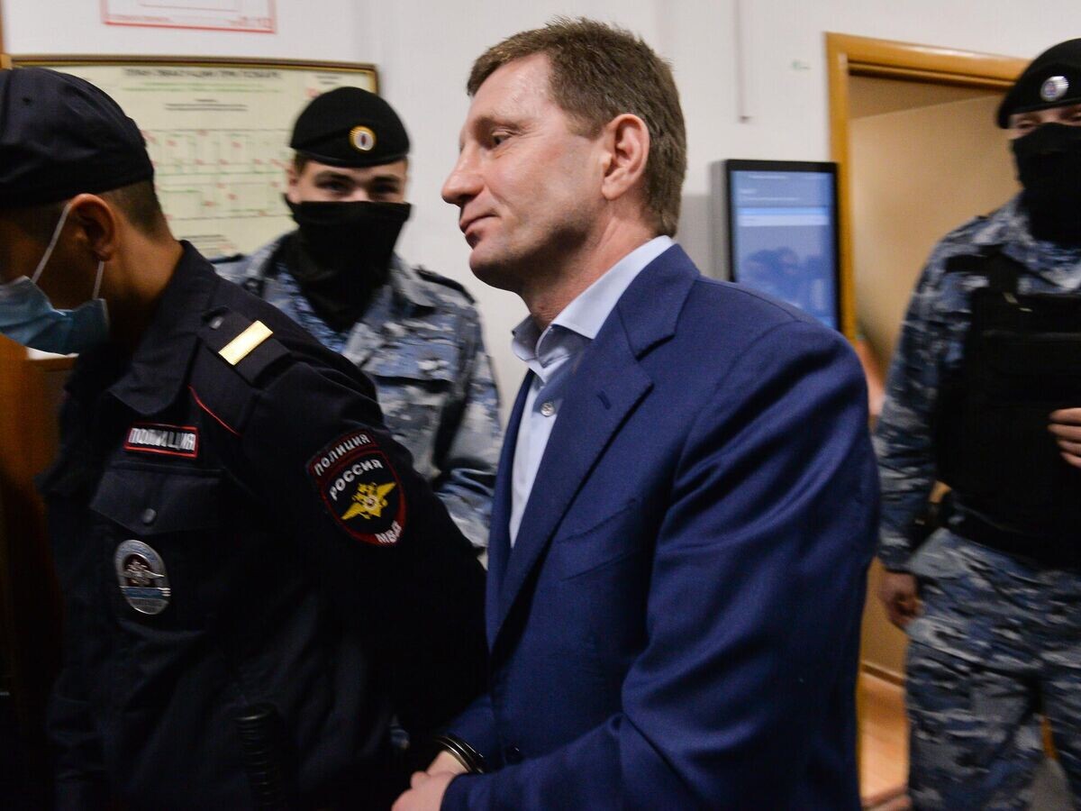    Бывший губернатор Хабаровского края Сергей Фургал в Басманном суде© РИА Новости / Алексей Куденко