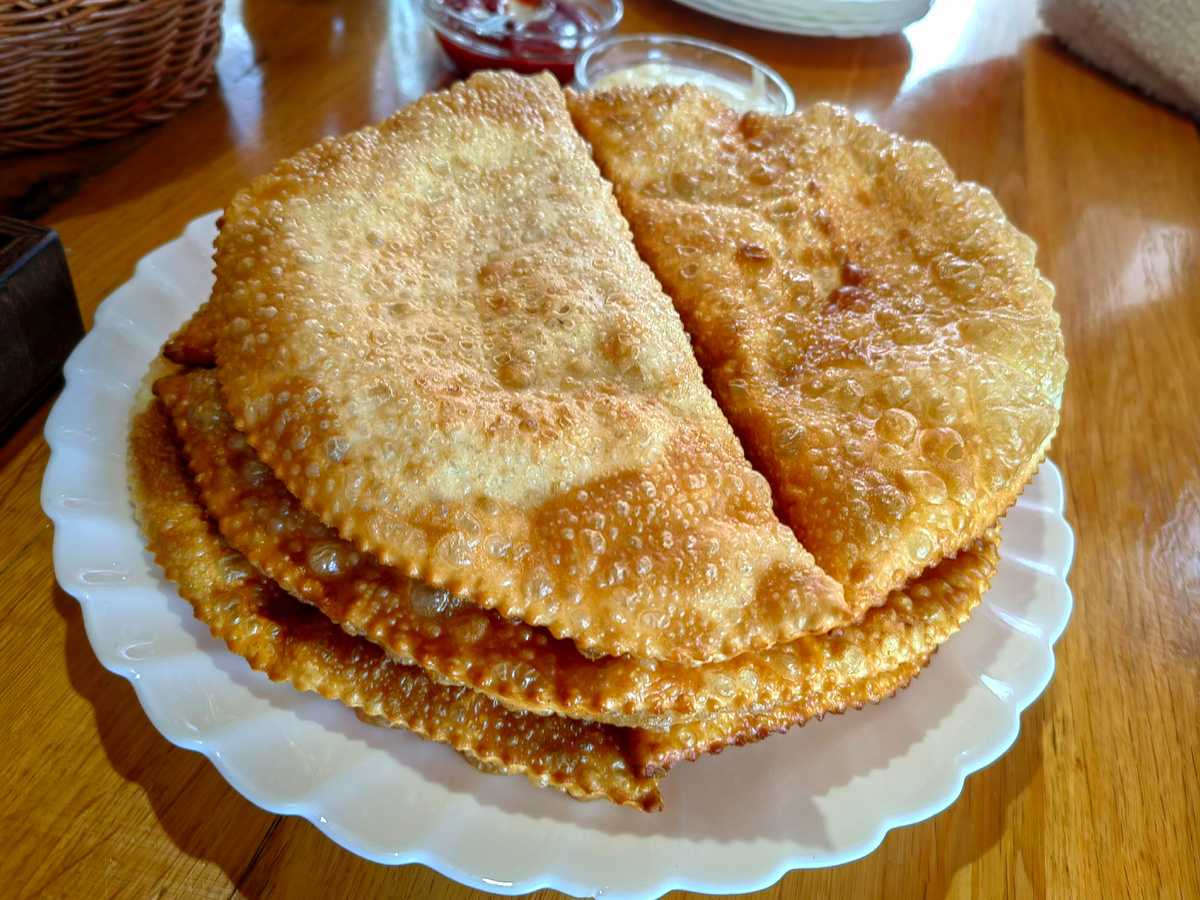 Чебуреки из кафе национальной кухни