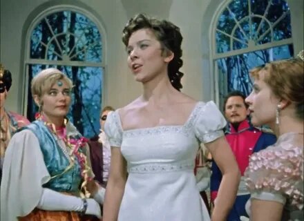 Лариса Голубкина здесь вся такая тонкая-звонкая.