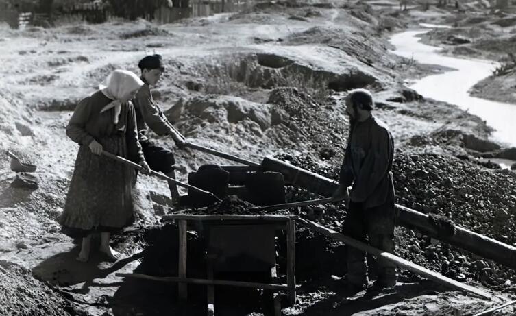    Кадр из видео  «Золотая лихорадка: Клондайк и Калифорния»