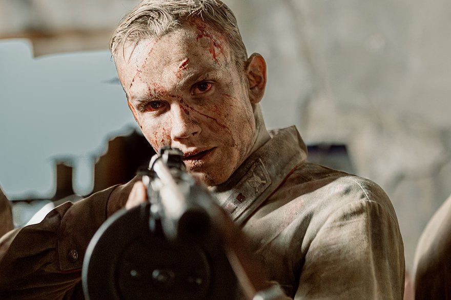    Кадр: фильм «В списках не значился»