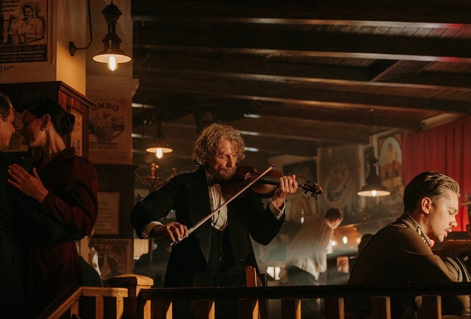    Кадр: фильм «В списках не значился»