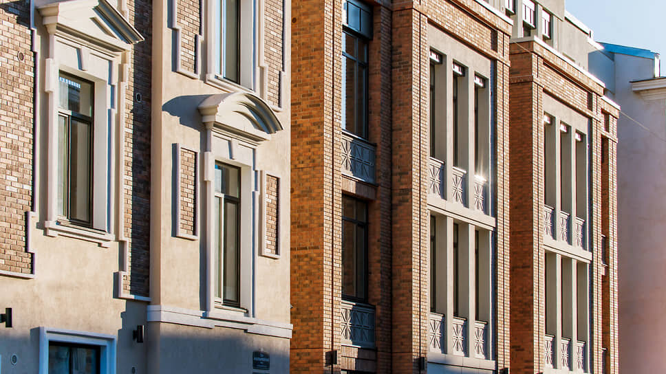 Затраты девелоперов на архитектуру и работу с именитыми архитекторами в конечном счете окупают себя, ведь существует значительный сегмент покупателей, для которых архитектура их дома — важный и статусный показатель и даже один из первостепенных факторов покупки.📷Фото: Группа RBI