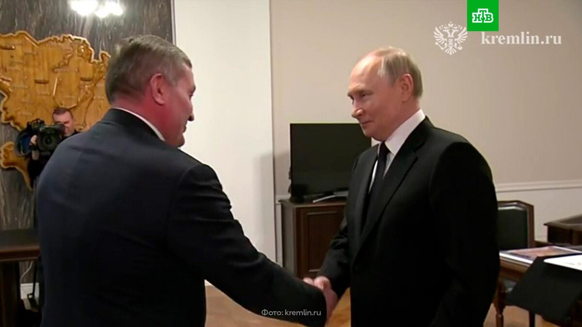    Путин поддержал идею присвоить аэропорту Волгограда название Сталинград