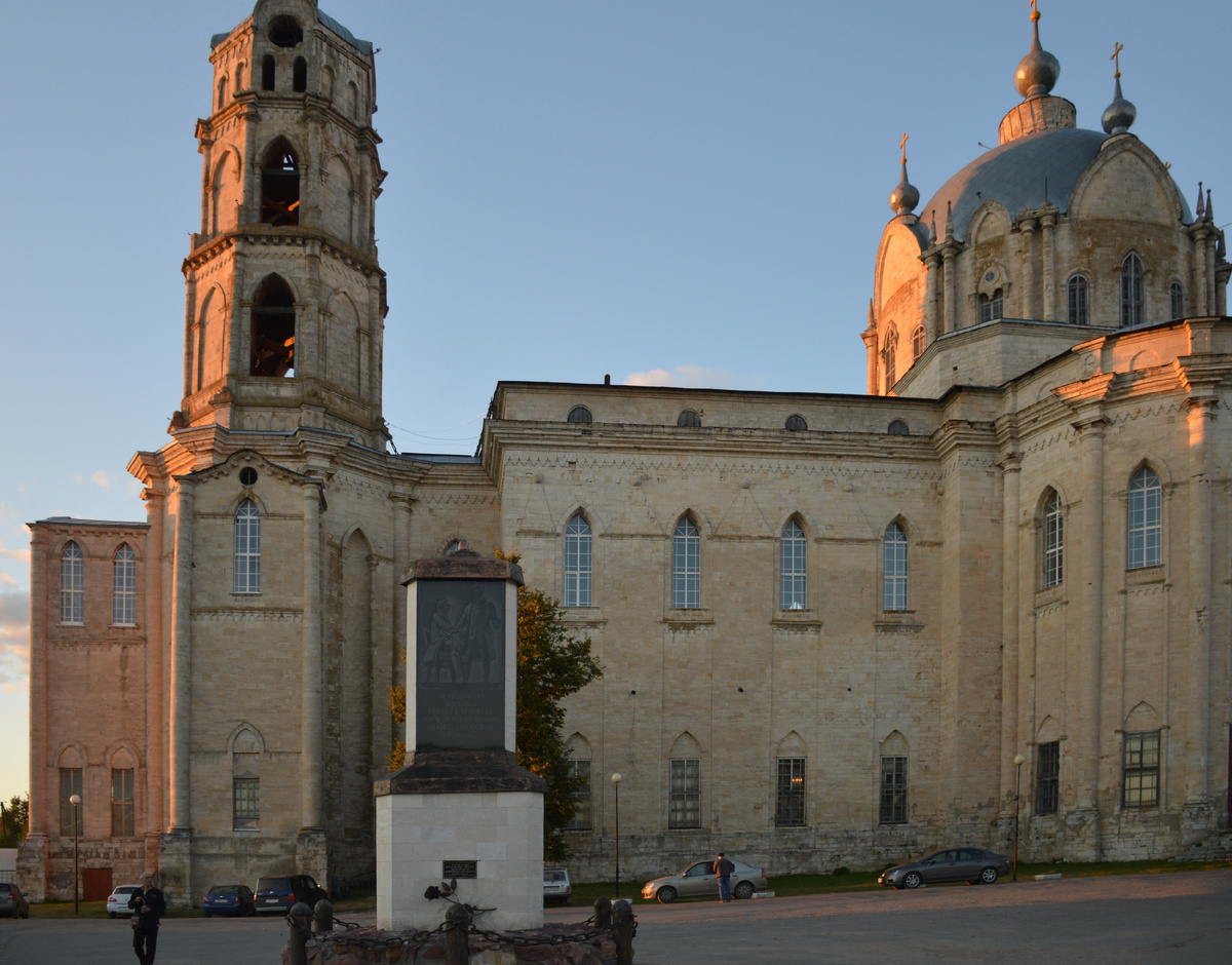Собор и памятник Баташ1вым -"железным королям"