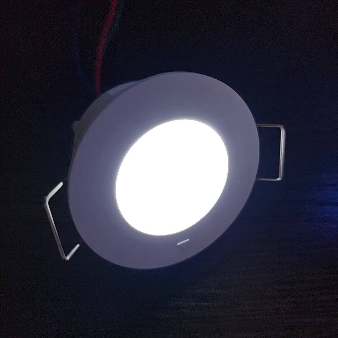 Датчик движения со включенной подсветкой