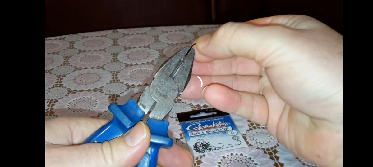 Проба прочности китайского крючка .