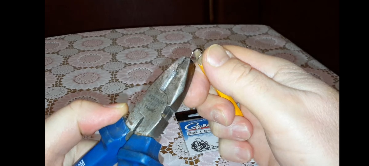 Проба прочности китайского крючка .