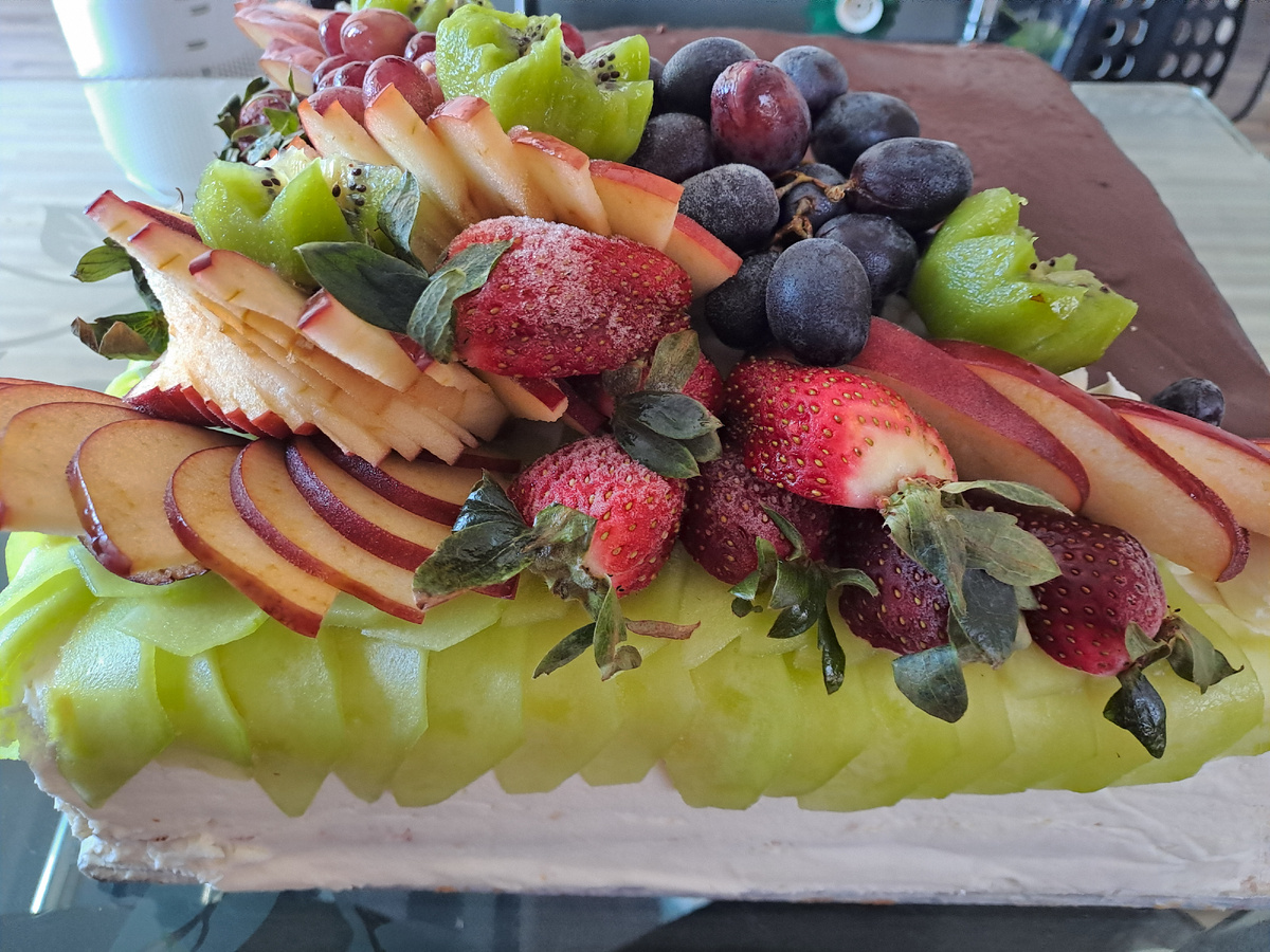 Торт на 5 кг, на мой ДР — муж заказал у лучшего кондитера в Хургаде. 