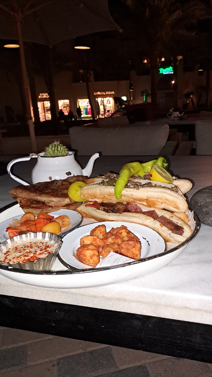 Египетский ужин в ресторане отеля — фитир и чай с мятой.