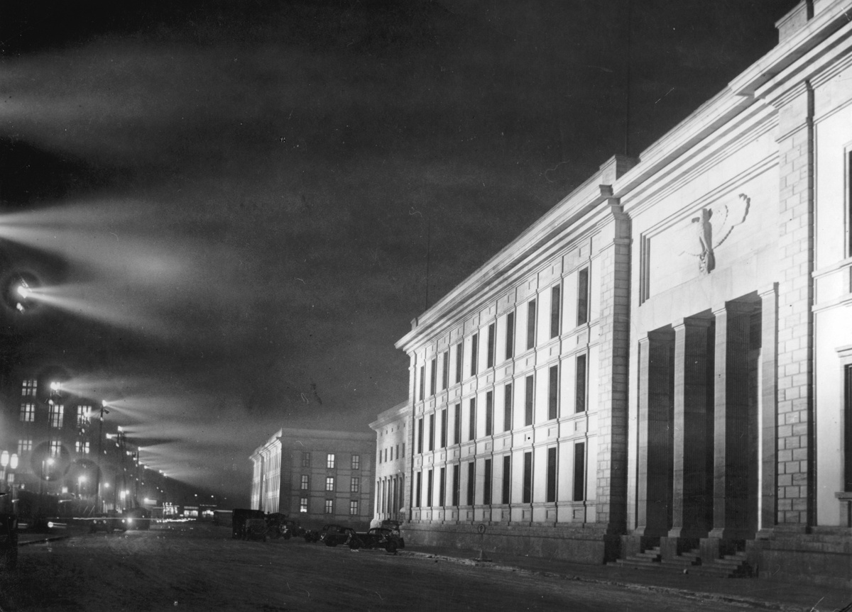     Рейхсканцелярия / Gettyimages.ru / ullstein bild