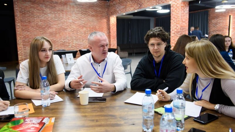     ИД «Алтапресс» и Алтайское региональное отделение «Клуба молодых промышленников» провели стратегическую сессию по решению проблемы кадрового дефицита в промышленности. Дмитрий Лямзин