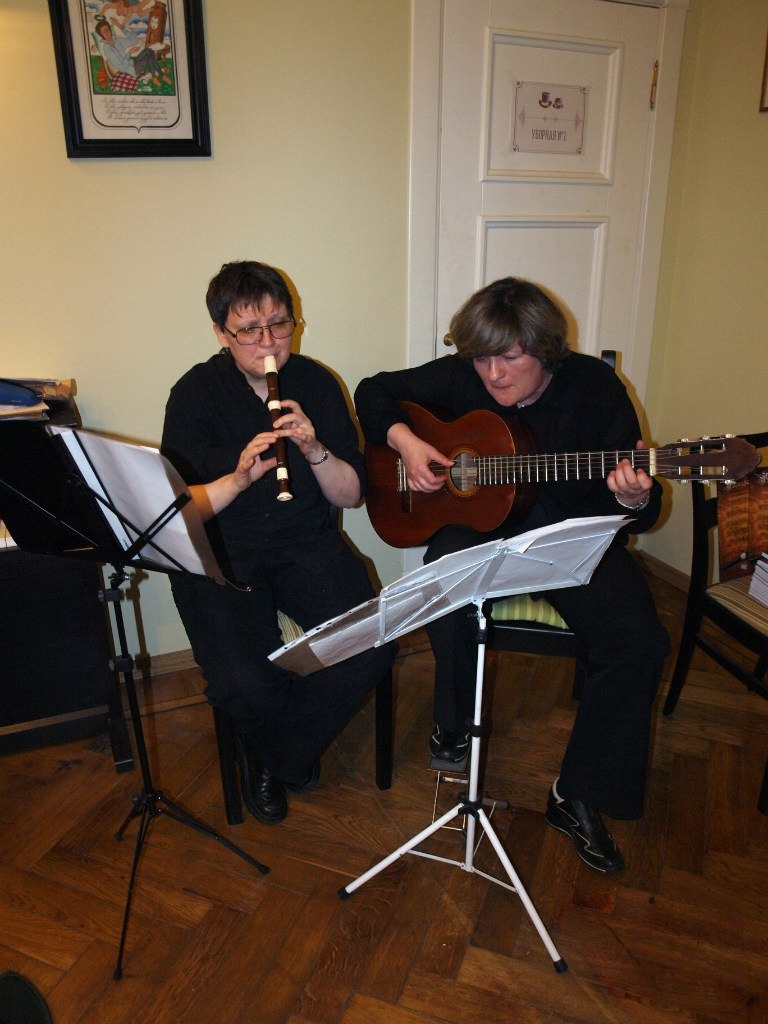 Марина Махорина (блокфлейта), Ольга Васильева (гитара)