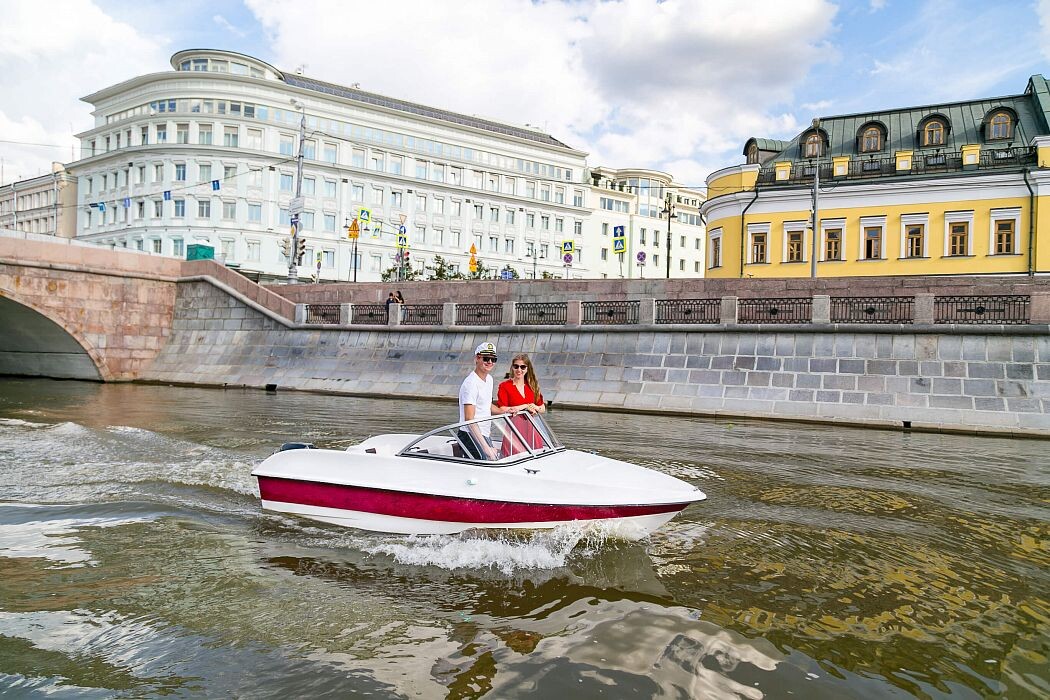 Экологичный отдых с ветерком: где покататься на электрокатере в России – лучшие места с прокатом