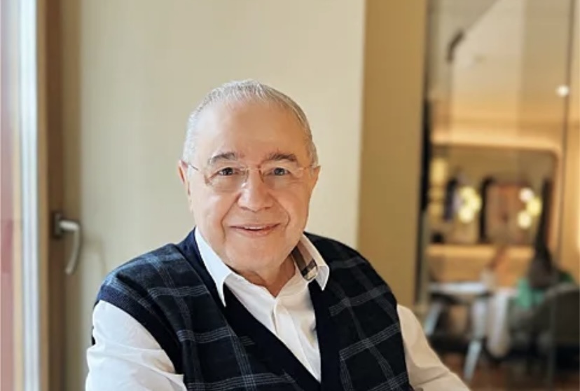 Юморист Евгений Петросян