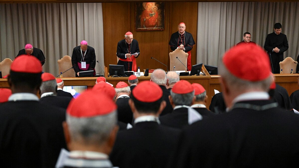 закрытое собрание кардиналов-выборщиков