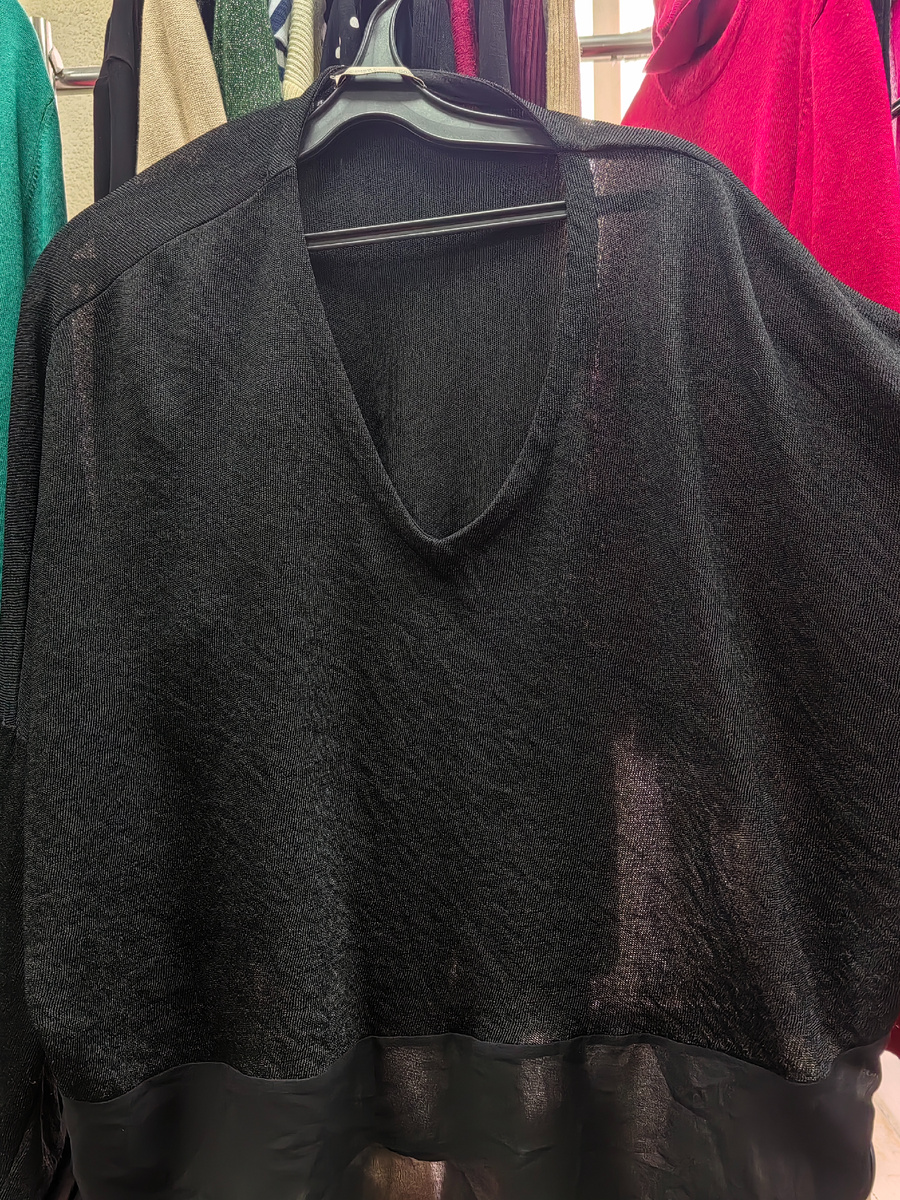 Укороченная летучая мышь от ZARA. Верхним слоем на что-то белое - классно!