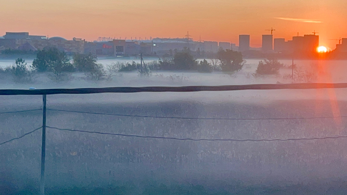 «Туман-туманище над миром стелется…»