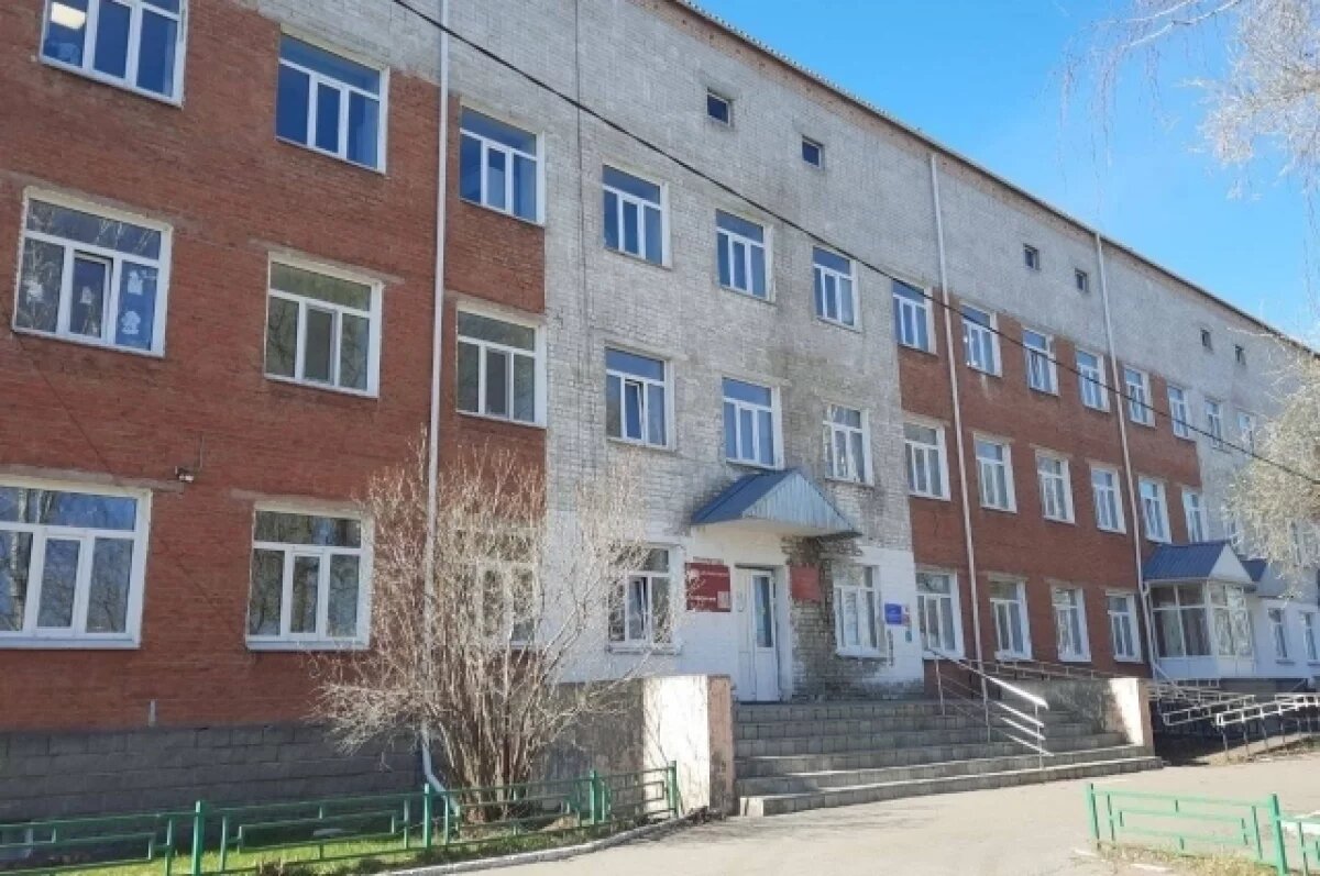    Губернатор Омской области контролирует ремонт поликлиники в Большеречье