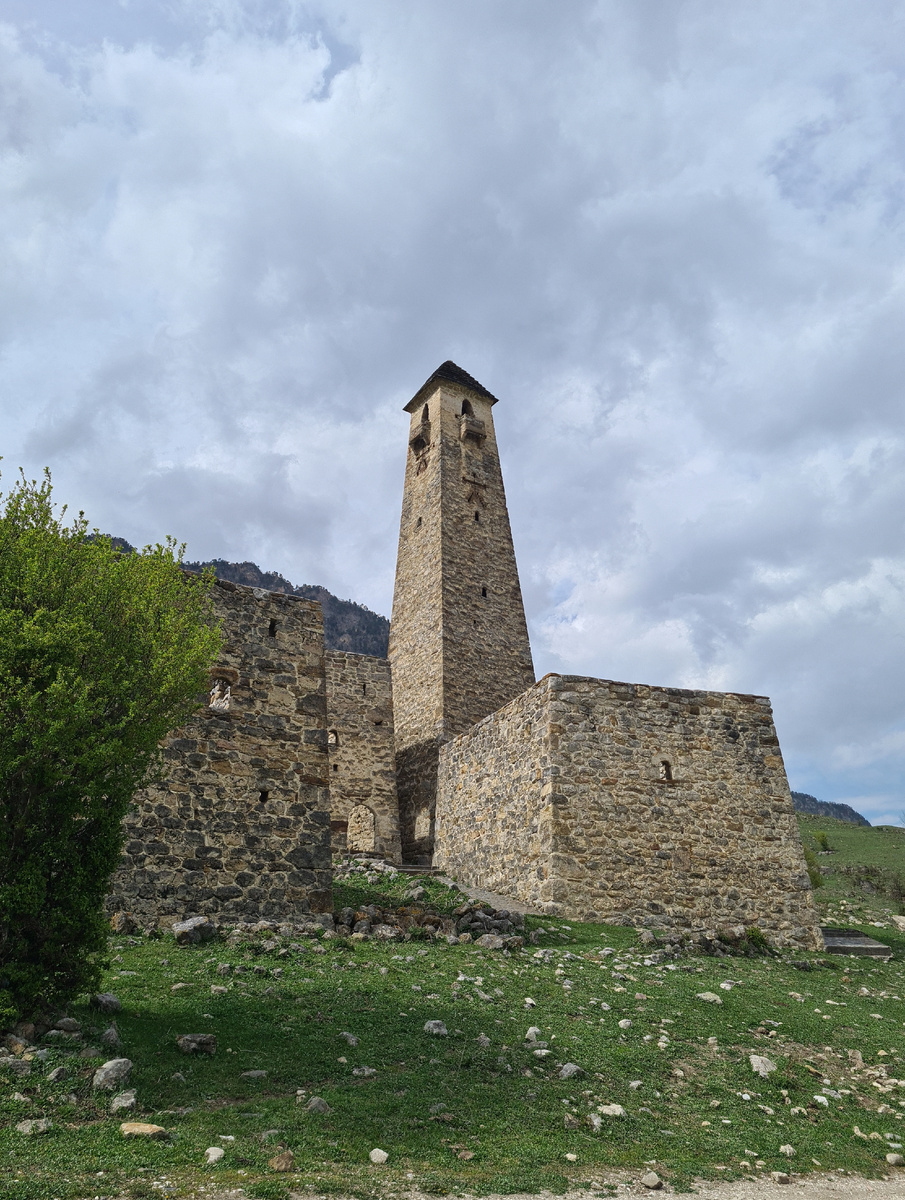 Древний город Эгикал. По местной легенде на реконструкцию этого места выделен бюджет, который ставит знак равенства между квадратным метров в башнях Эгикала и в башнях Москоу Сити. Для просмотра галереи листать вправо.