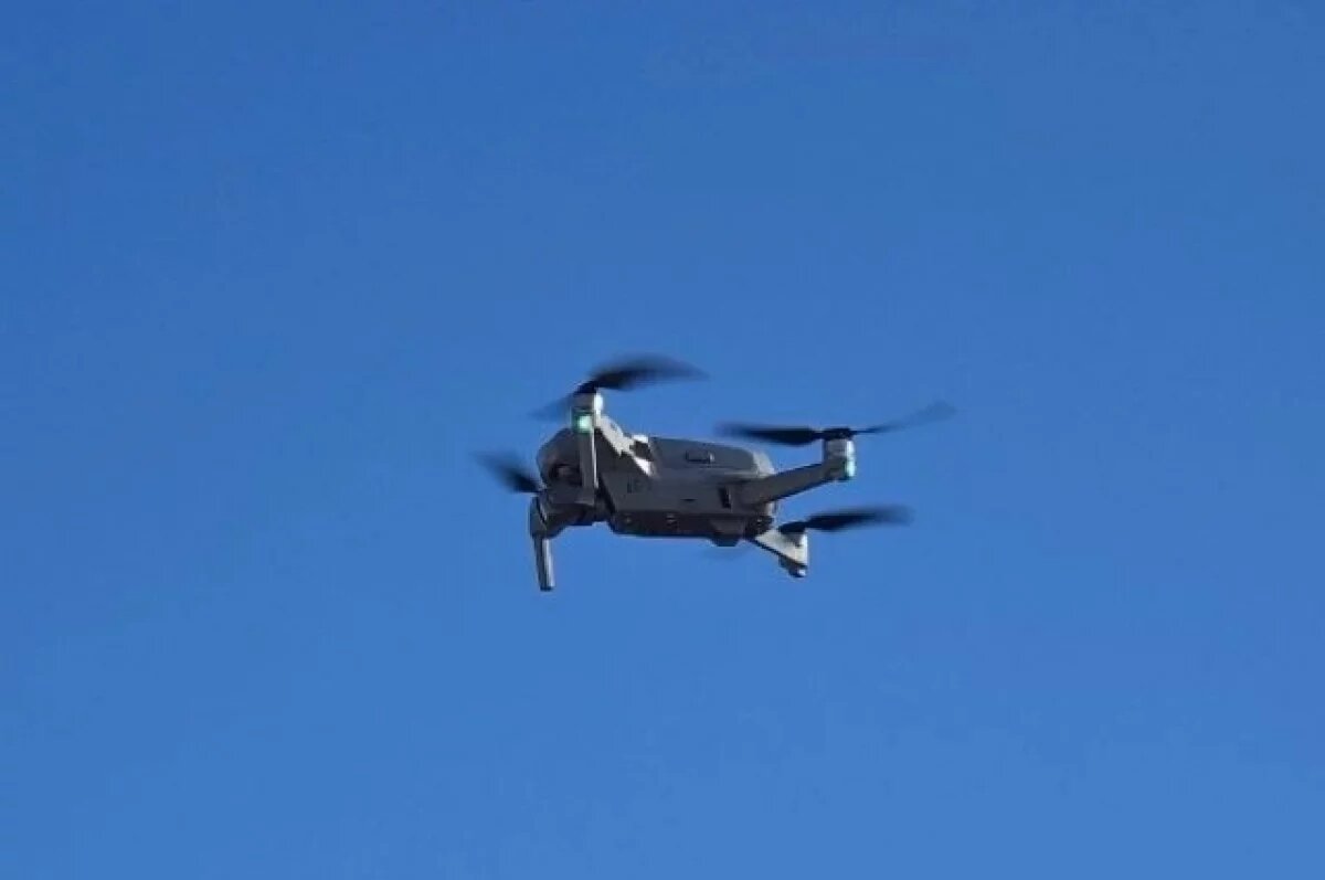    Склад в огне.