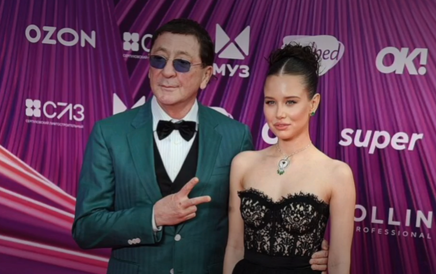 Григорий Лепс и Аврора Белякова, известная как Киба. Скрин видео из открытых источников.