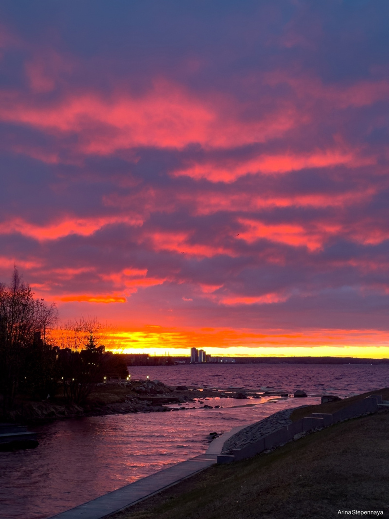    Небо над Петрозаводском вспыхнуло тысячей разноцветных огнейАрина Степенная