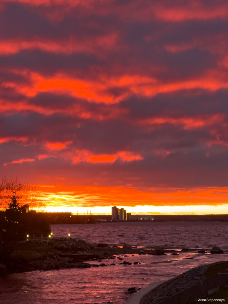    Небо над Петрозаводском вспыхнуло тысячей разноцветных огнейАрина Степенная