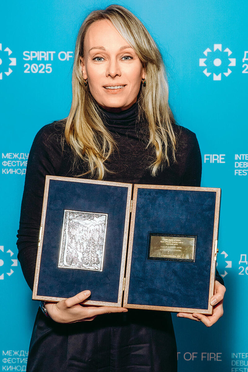    С наградой «Малая золотая тайга» за фильм «Такой именно день» на фестивале «Дух огня». 2025 г. Пресс-служба фестиваля «Дух огня»