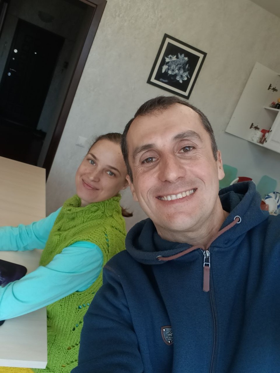 Это я в жилетке, потому что в Краснодаре очень холодно