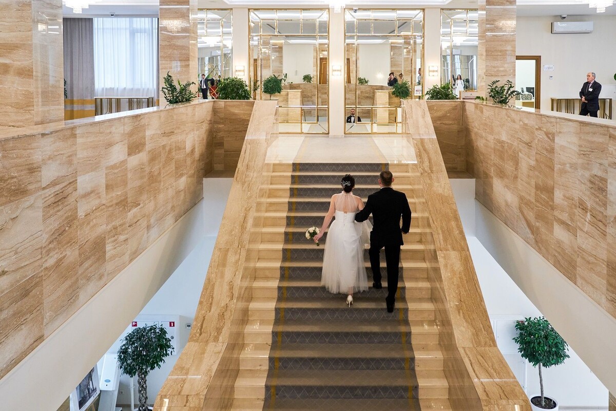    Опубликован график работы социальных учреждений Москвы на майские праздники