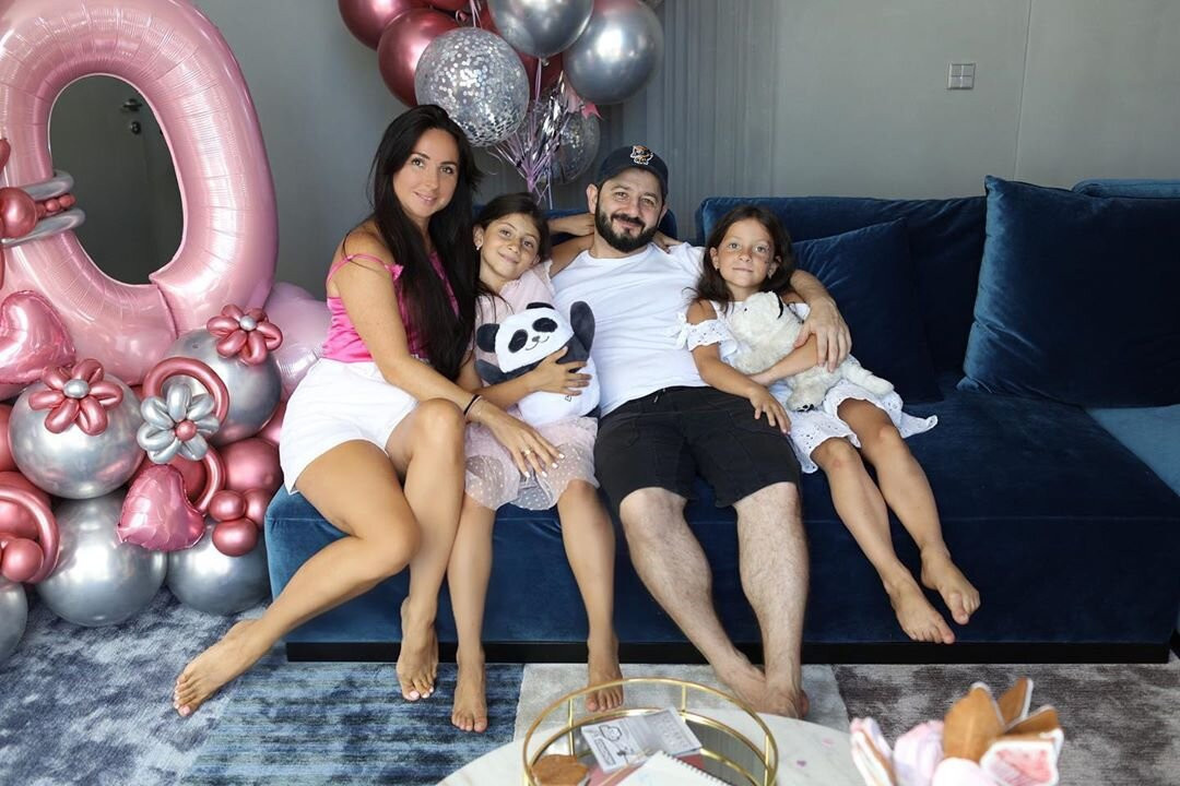 Михаил Галустян и бывшая жена с детьми. Фото: соцсети