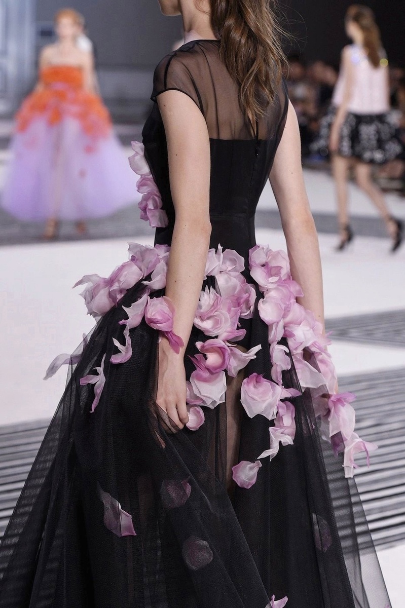 Giambattista Valli Fall 2015-16 Couture Fashion.