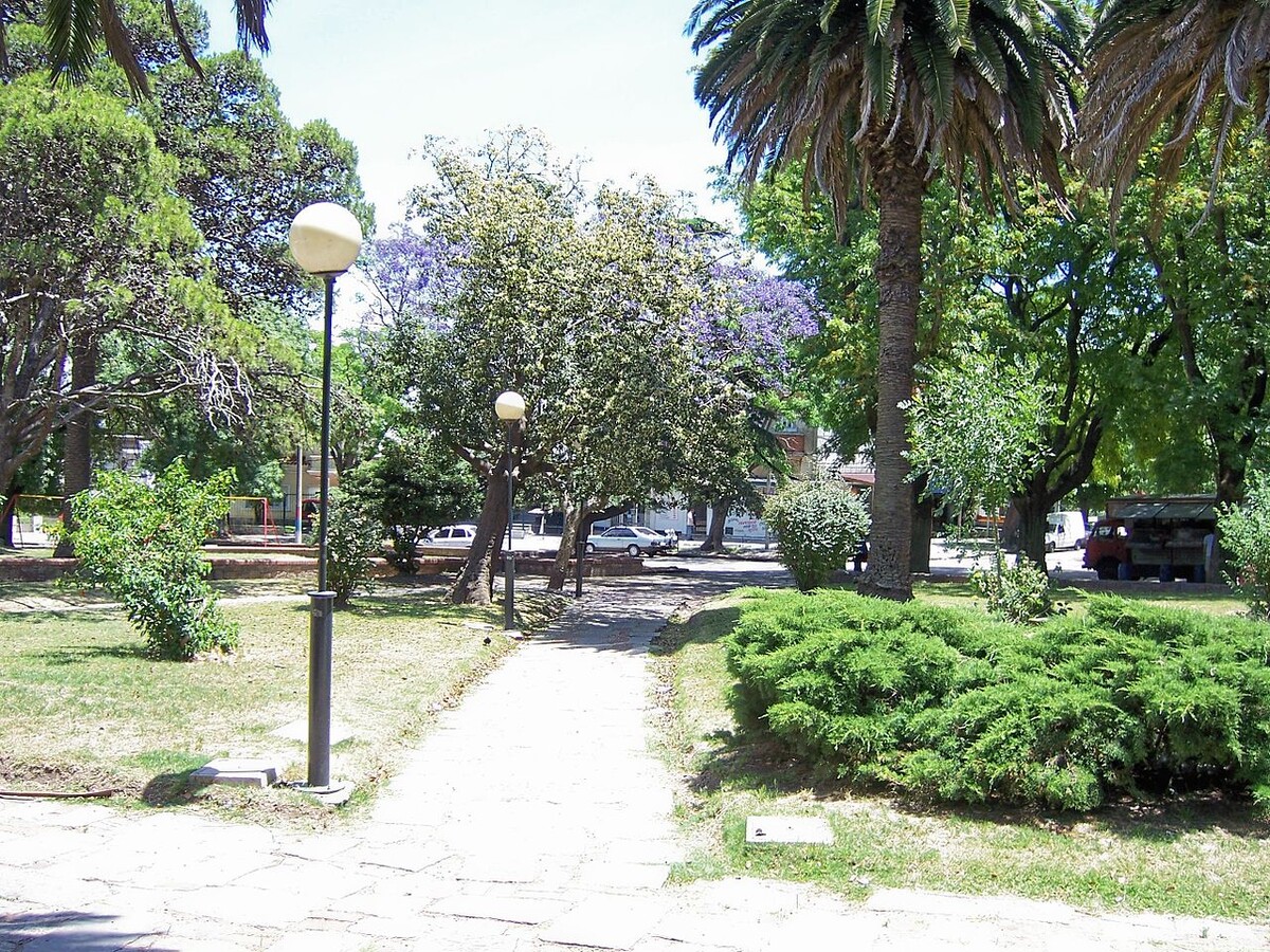 Сквер в Монтевидео.  https://commons.wikimedia.org/w/index.php?curid=474750