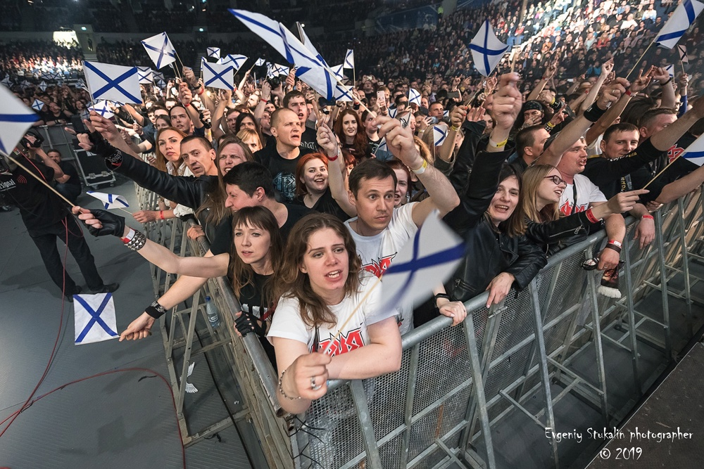 Я, третья в косухе . Боже это  было офиенно!!!