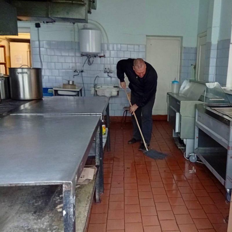    Власти Прионежья взяли под контроль школьную столовую, где детям дали макароны с жуками"КАРЕЛФОРНИЯ NEWS | Петрозаводск и Карелия" / VK