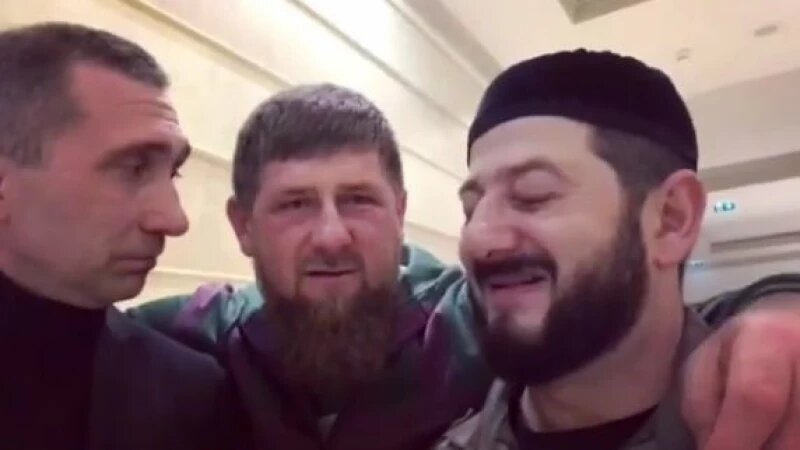     Кадыров и Галустян сняли у кабинета Путина видеообращение к НАТО. скрин с видео.