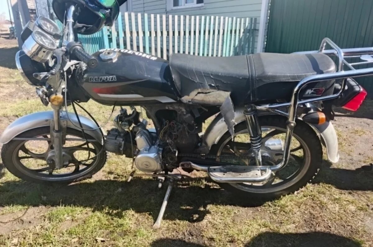    Подросток попал в больницу после наезда на бетонный блок на мопеде в НСО