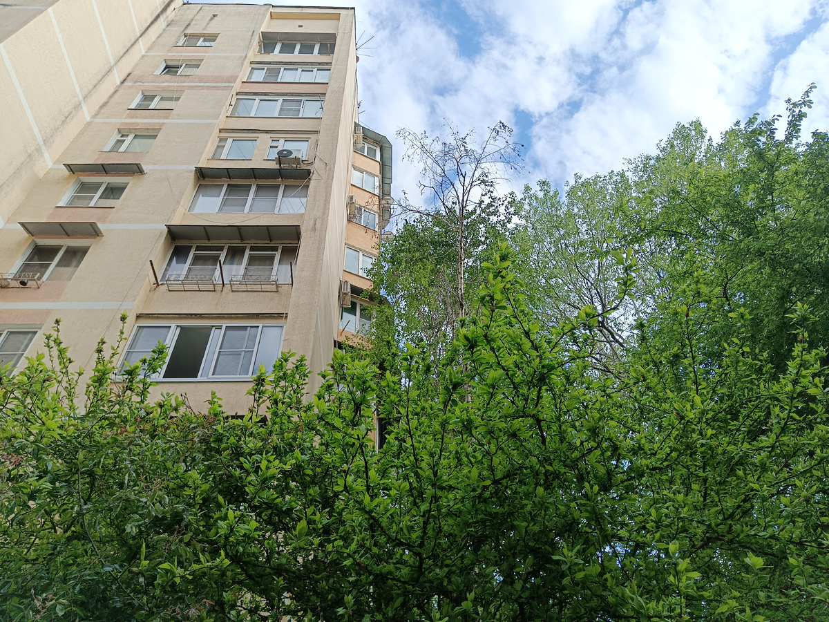 Адлер, жилой дворик в районе ЖД Вокзала "Адлер".